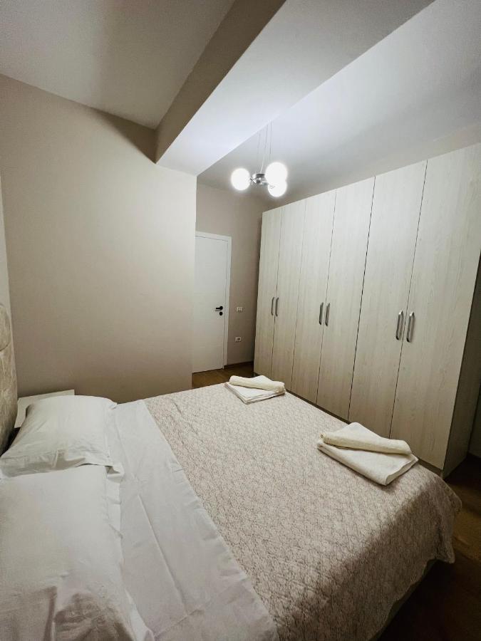 Lovely Apartment, Free Parking ติรานา ภายนอก รูปภาพ