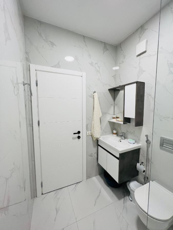 Lovely Apartment, Free Parking ติรานา ภายนอก รูปภาพ