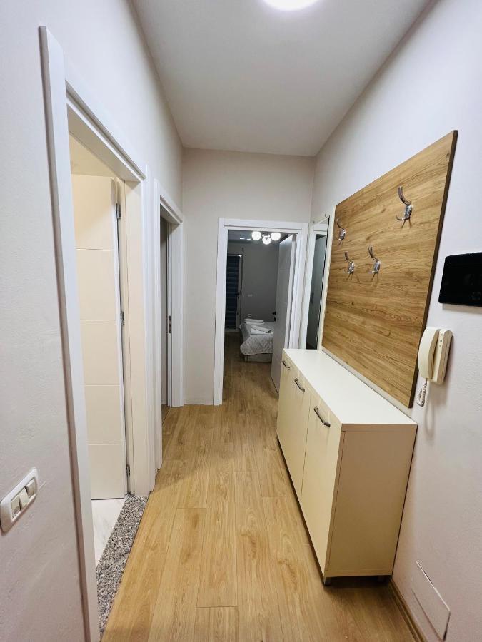 Lovely Apartment, Free Parking ติรานา ภายนอก รูปภาพ