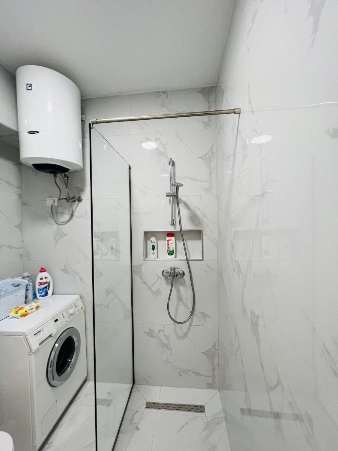 Lovely Apartment, Free Parking ติรานา ภายนอก รูปภาพ