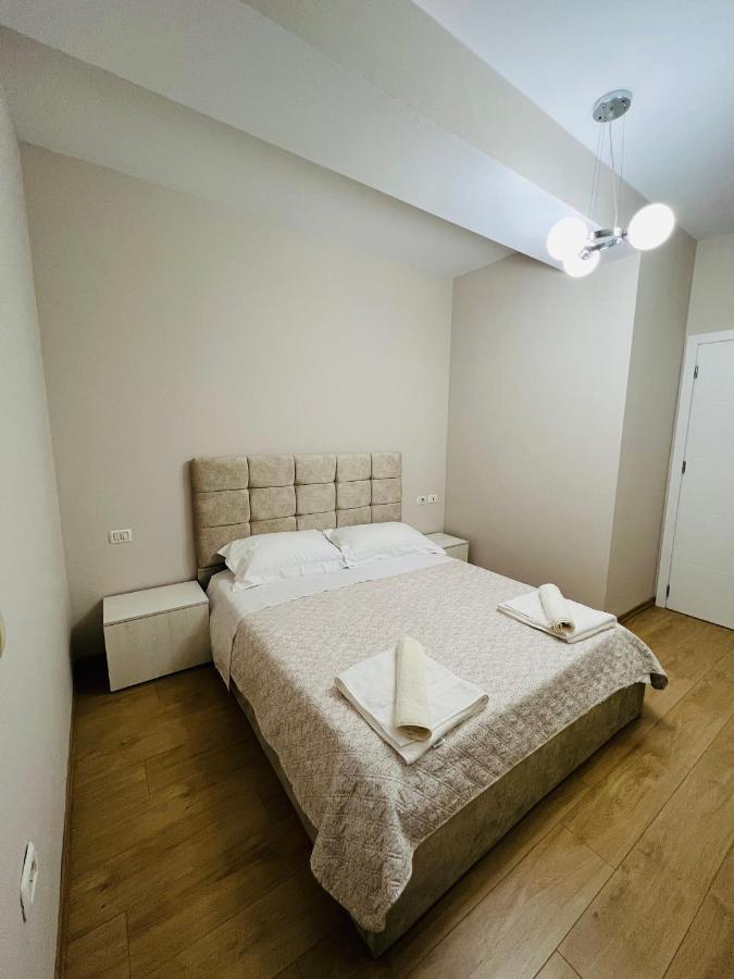 Lovely Apartment, Free Parking ติรานา ภายนอก รูปภาพ